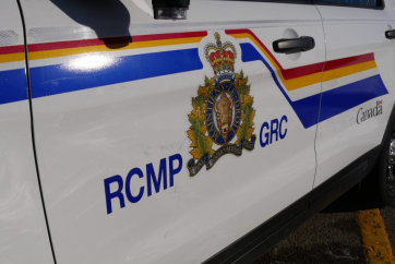 В Ред-Дірі поліція повернула викрадені автомобілі та висунула численні звинувачення після двох арештів