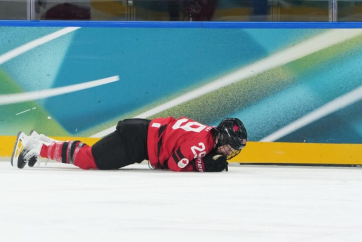 Марі-Філіп Пулен покинула матч Канади проти Чехії через травму коліна