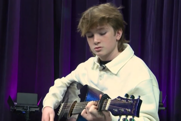 Молодий музикант з Ванкувера підтримує громаду Тамблер Рідж через пісню в часи горя