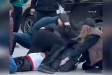 Вірусне відео "арешту громадянина" в Калгарі піднімає питання про допустимість використання сили