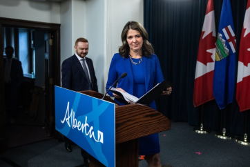 Експерти критикують підхід прем'єра Альберти до судової реформи: погроза скоротити фінансування не вирішить проблеми