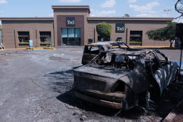 Канадці в Пуерто-Вальярті стикаються з труднощами реєстрації в Оттаві на тлі хаосу після операції проти картелю "Ель Менчо"