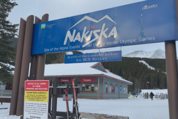 Лавина на гірськолижному курорті Накіска: молодий лижник у критичному стані в лікарні