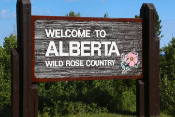 В Альберті замінять знаки “Wild Rose Country” на нові “Strong and Free”