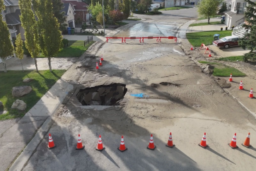 Прорив водогону в Калгарі: 21 будинок без води та активні ремонтні роботи