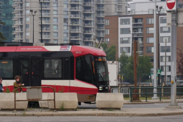 Чоловіка госпіталізовано з серйозними травмами після наїзду CTrain у Калгарі на станції Westbrook