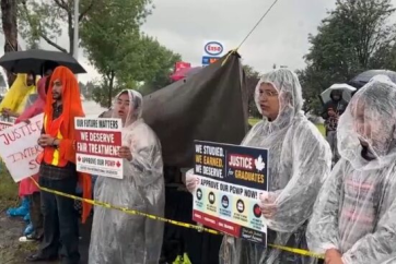 Іноземні студенти в Едмонтоні вийшли на протест через відмови у видачі дозволів на роботу після навчання