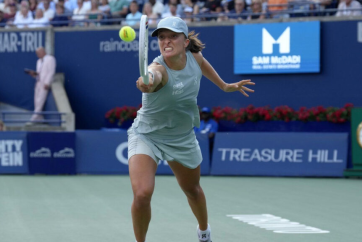 Свіатек здобуває перший титул WTA цього року, перемігши Рибакіну у фіналі National Bank Open