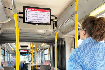 «Calgary Transit» впроваджує нові екрани в автобусах для покращення інформування пасажирів у режимі реального часу